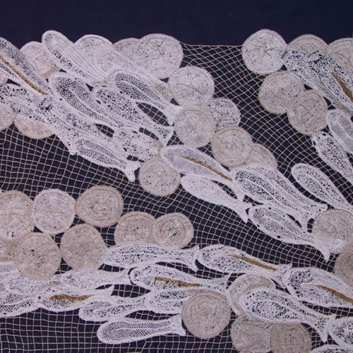 Détail nappe d'autel - Création Dentellières Jurassiennes pour la chapelle de l'Unité à Develier Dessus